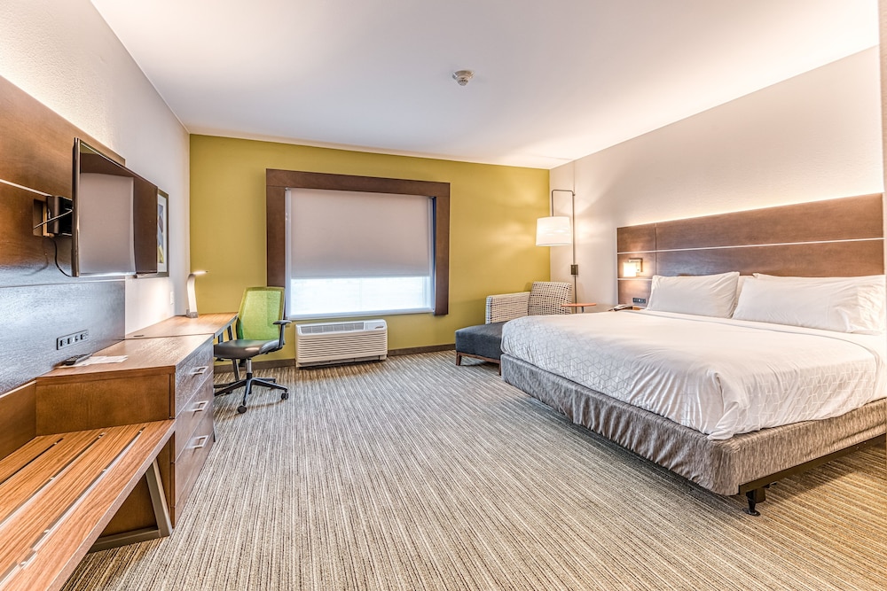 Holiday Inn Express Suites Rantoul 24/76