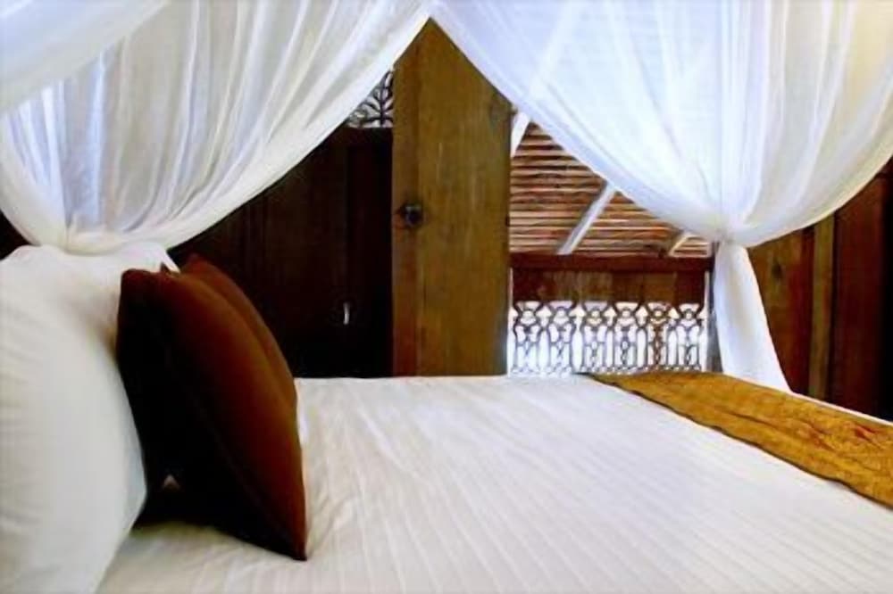 GRAND, DELUXE, VILLA