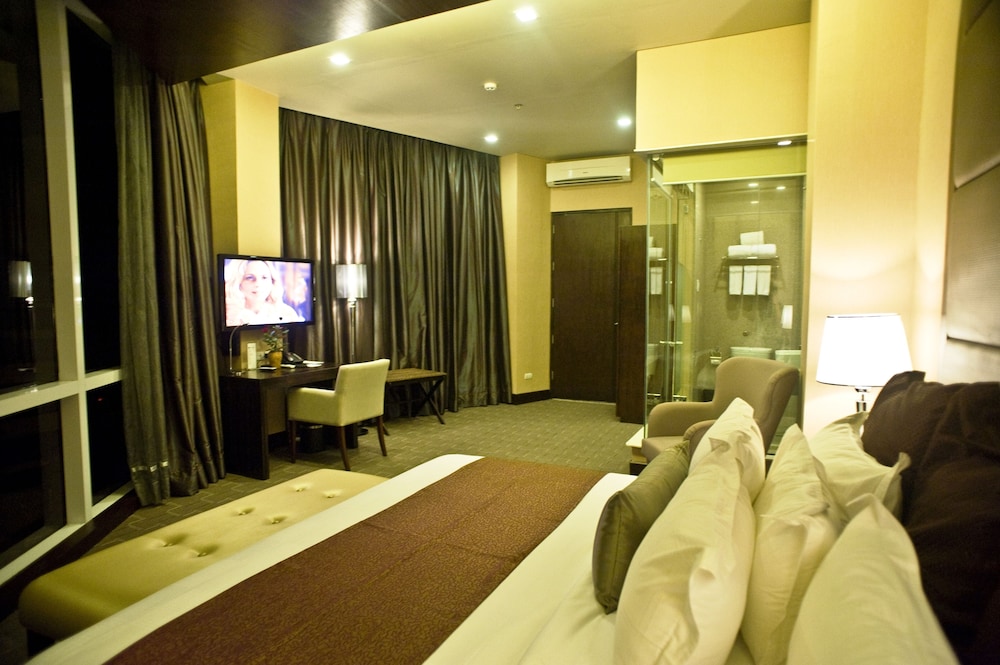 Goldberry Suites and Hotel Mactan 47/49