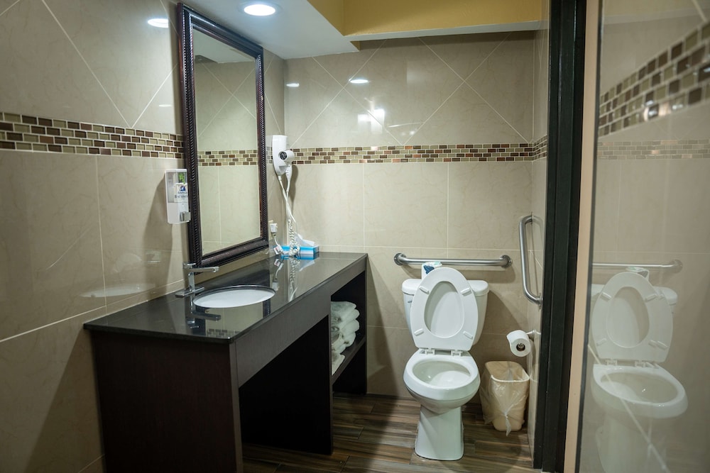 Americas Best Value Inn Ft. Myers 48/49
