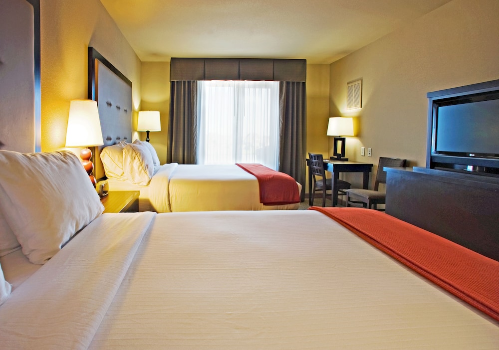 Suite, King Bed, Accessible
