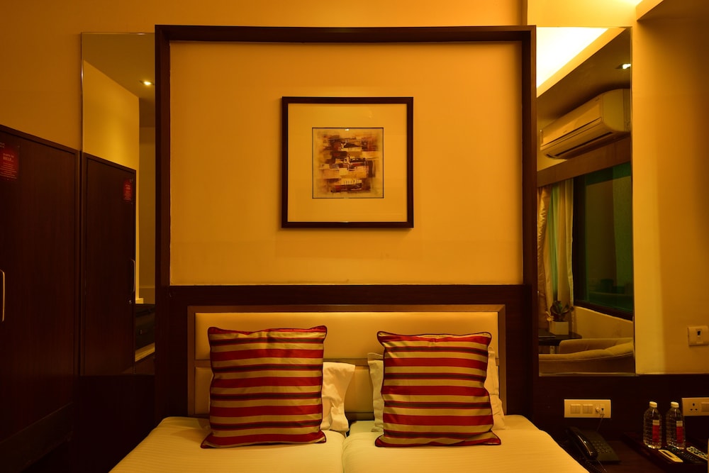 HOTEL SURYA ROYAL 15/41