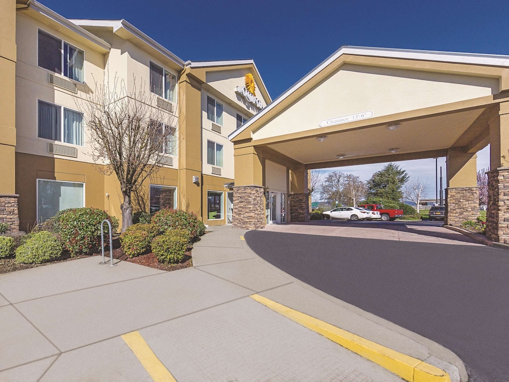 La Quinta Inn & Suites by Wyndham Central Point - Medford 44/48