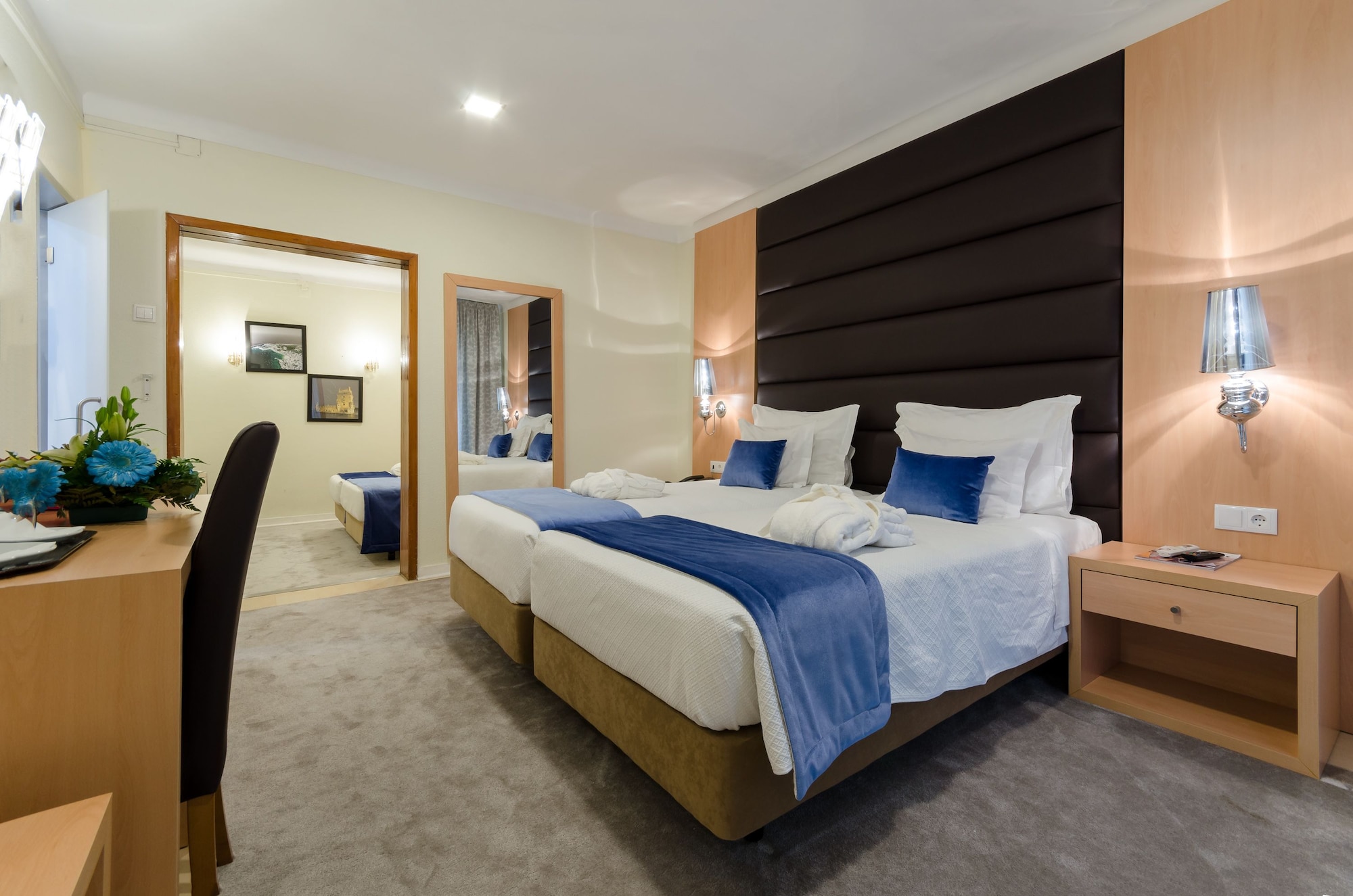 ROOM, QUADRUPLE