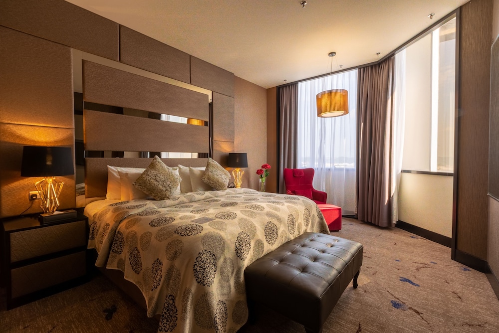 New World Suites 12/43