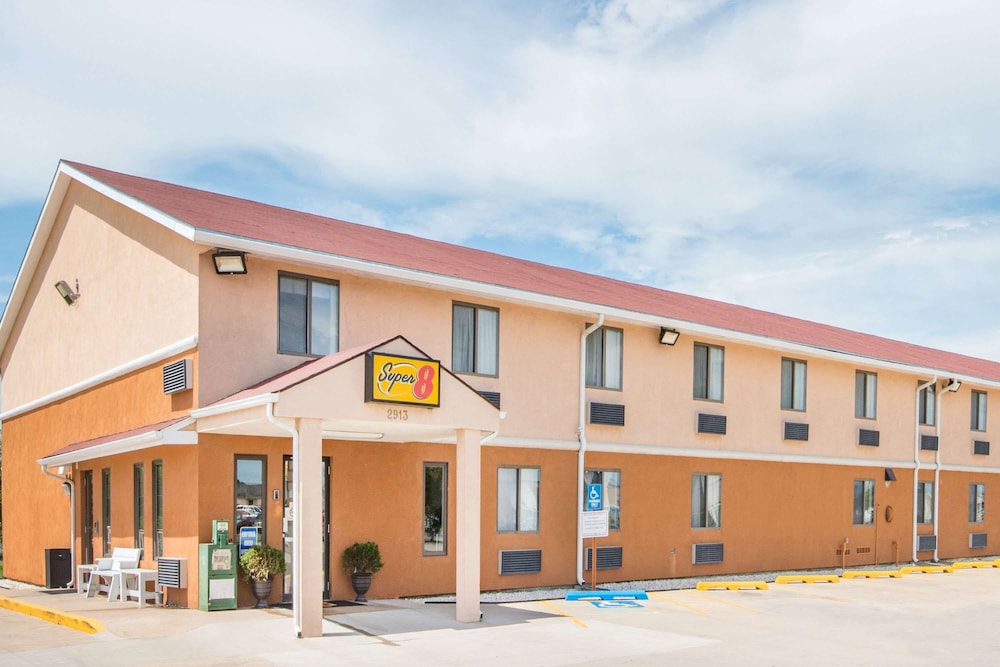 Super 8 By Wyndham Emporia 1/34