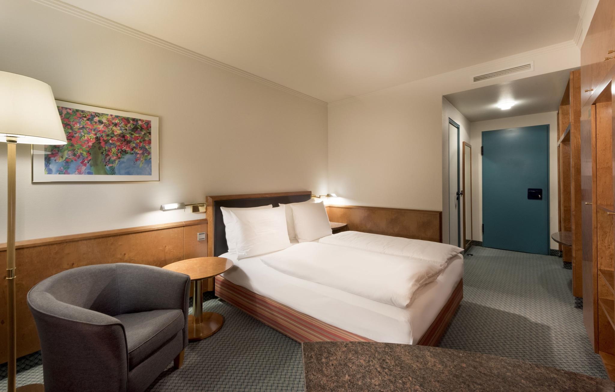 Room, Queen Bed, Seminaris Sunday Hotel Leipzig West 4/6