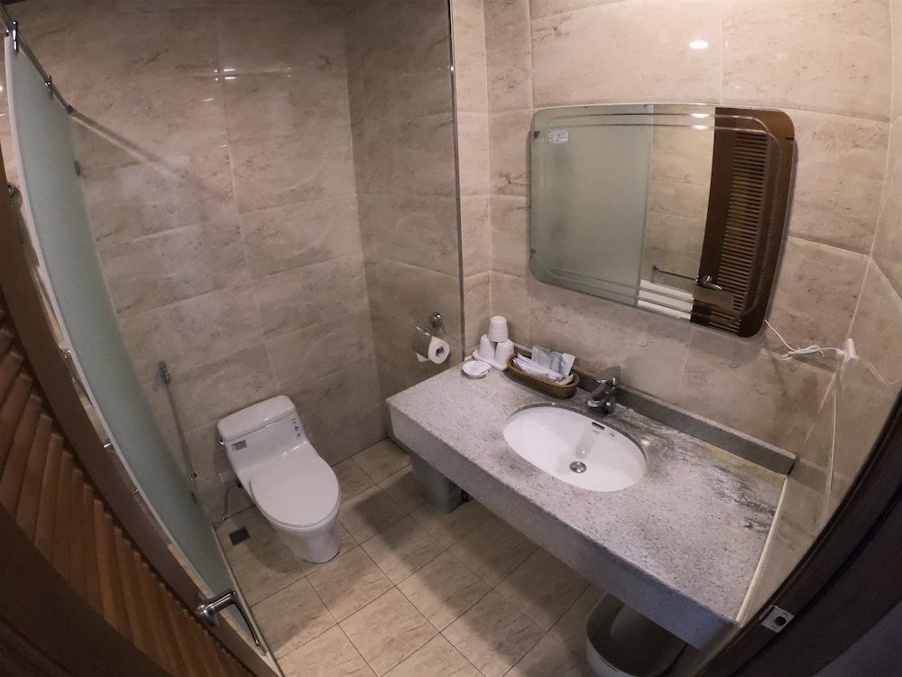 Ming Yue Hu Hotel 23/24