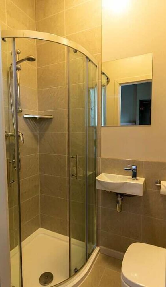 Whisky Vaults Hotel 40/50