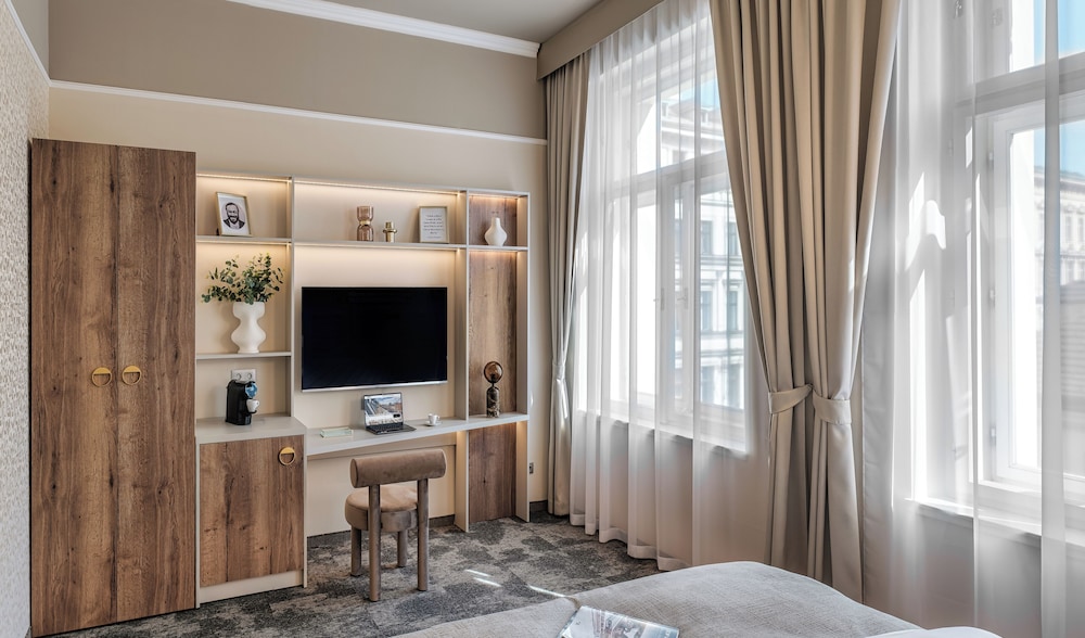 Hotel Maestro by Adrez 42/47