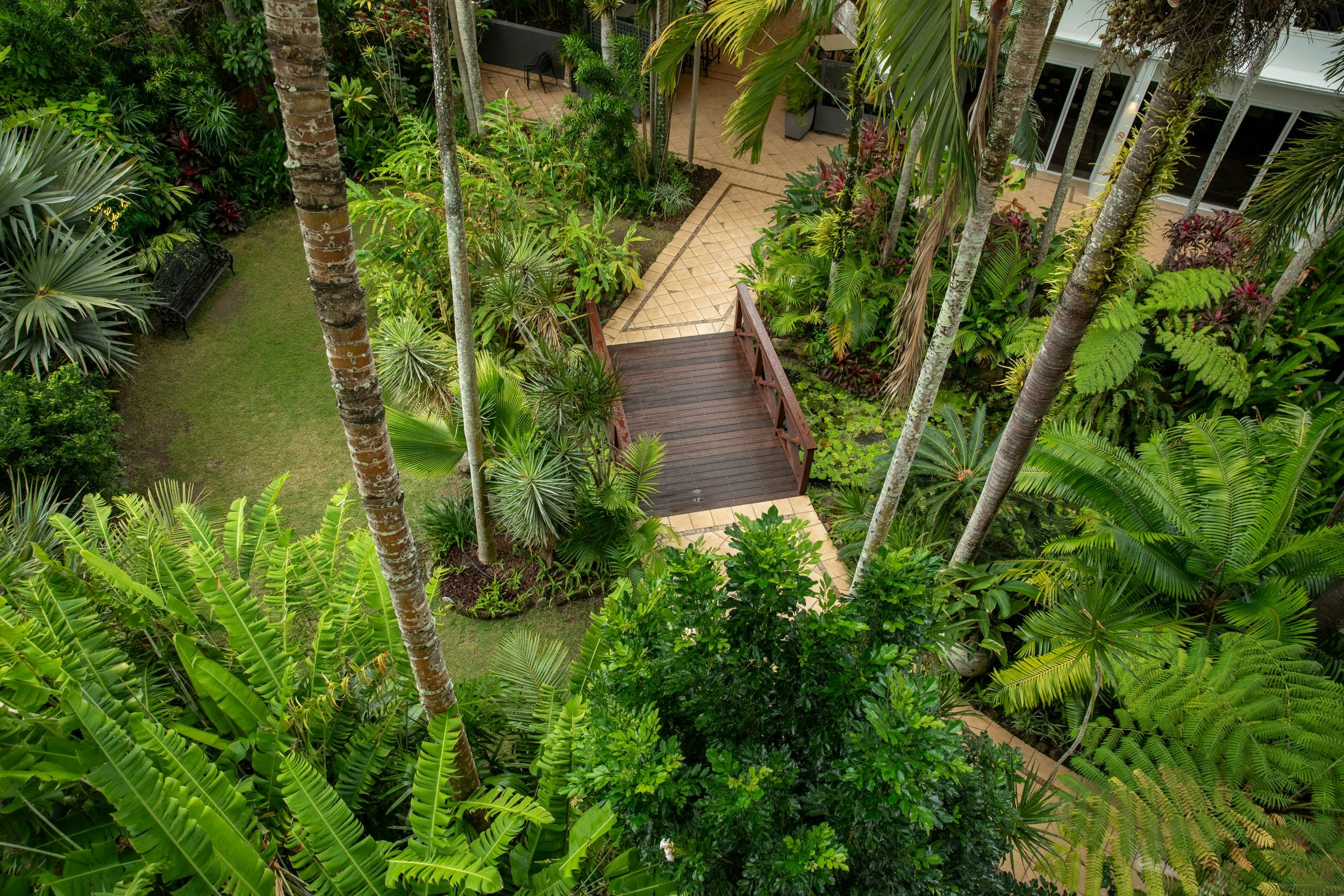 Cairns Harbourside Hotel 56/60