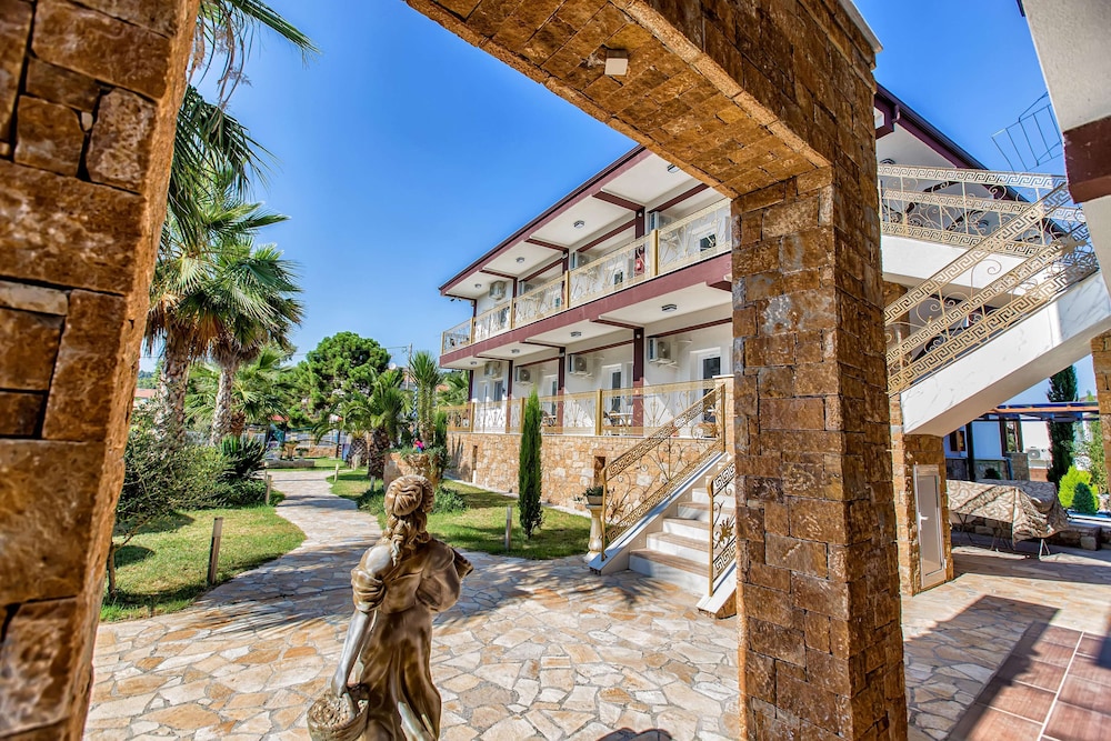 Greek Pride Hotel 45/50