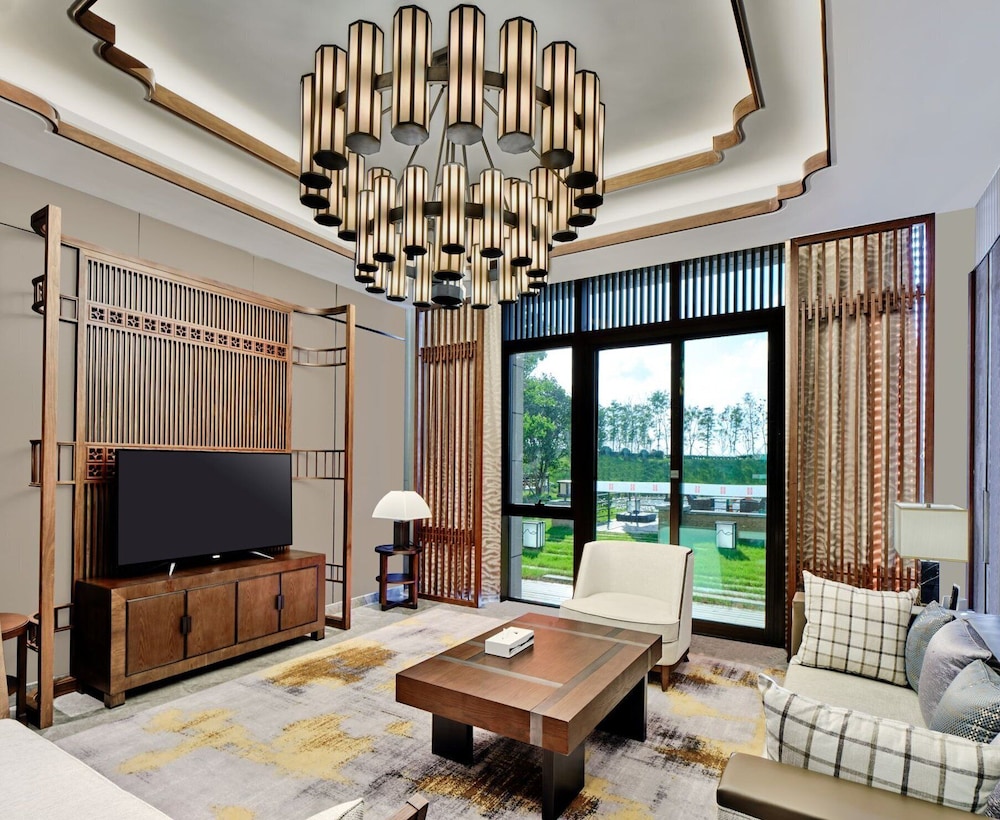 Hualuxe Suzhou Bay Hot Spring Resort 40/72