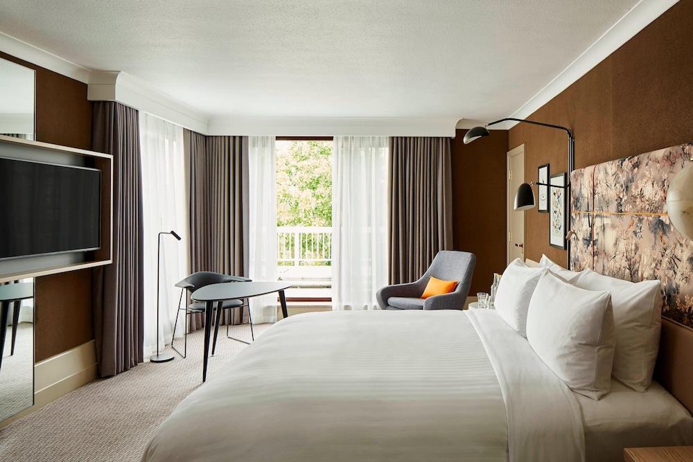 SUPERIOR, KING BED, BALCONY