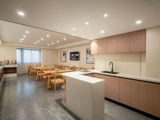 Shangpin Crystal Hotel (Hefei Fubang Plaza) 13/37