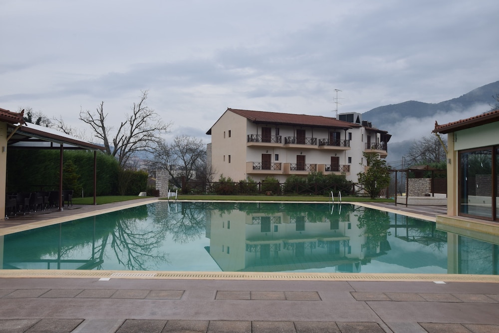 Mont Helmos Hotel 5/71