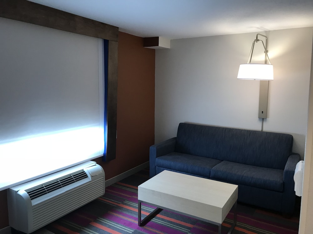 Holiday Inn Express Orlando South Davenport 38/70