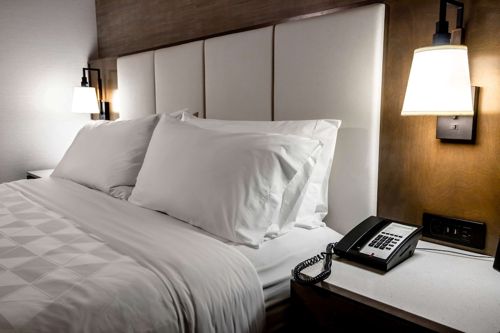 DoubleTree by Hilton Buena Park 11/57