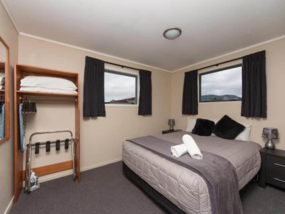 Franz Josef Top 10 Holiday Park 26/75