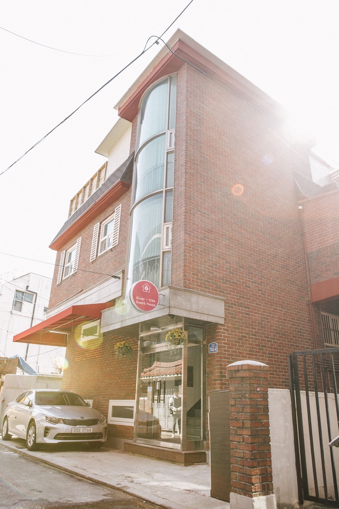 Riverside Guest House 3/45