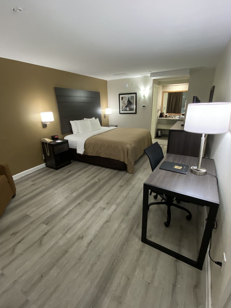 Quality Inn Branson Hwy 76 Central 26/53
