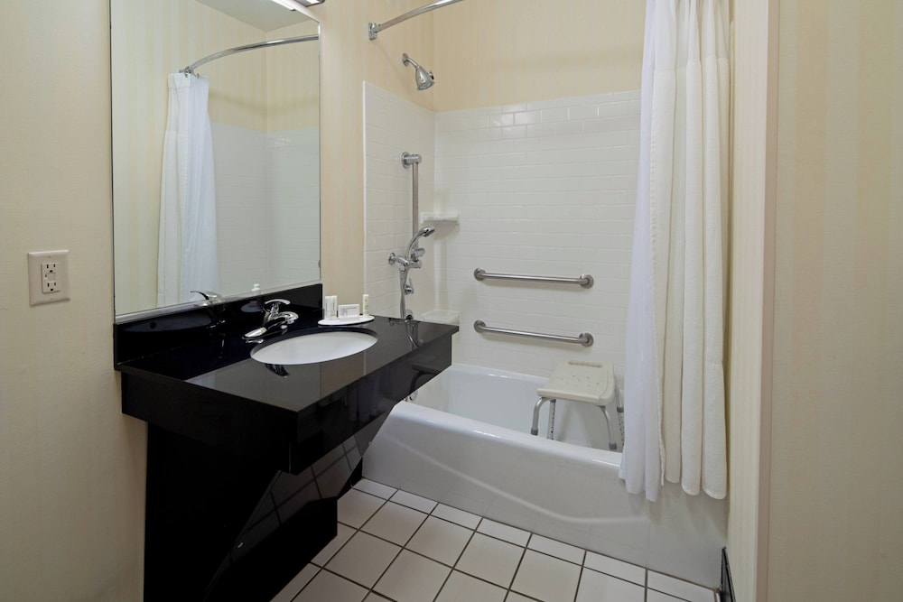 Suite, King Bed, Sofa, Accessible