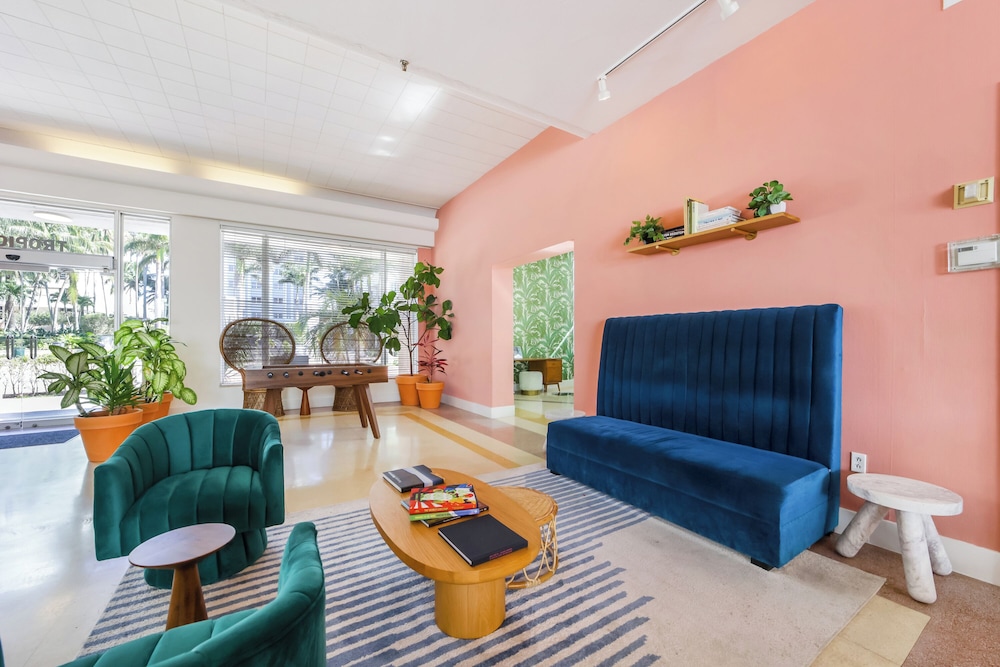 Tropics Hotel And Hostels 31/49