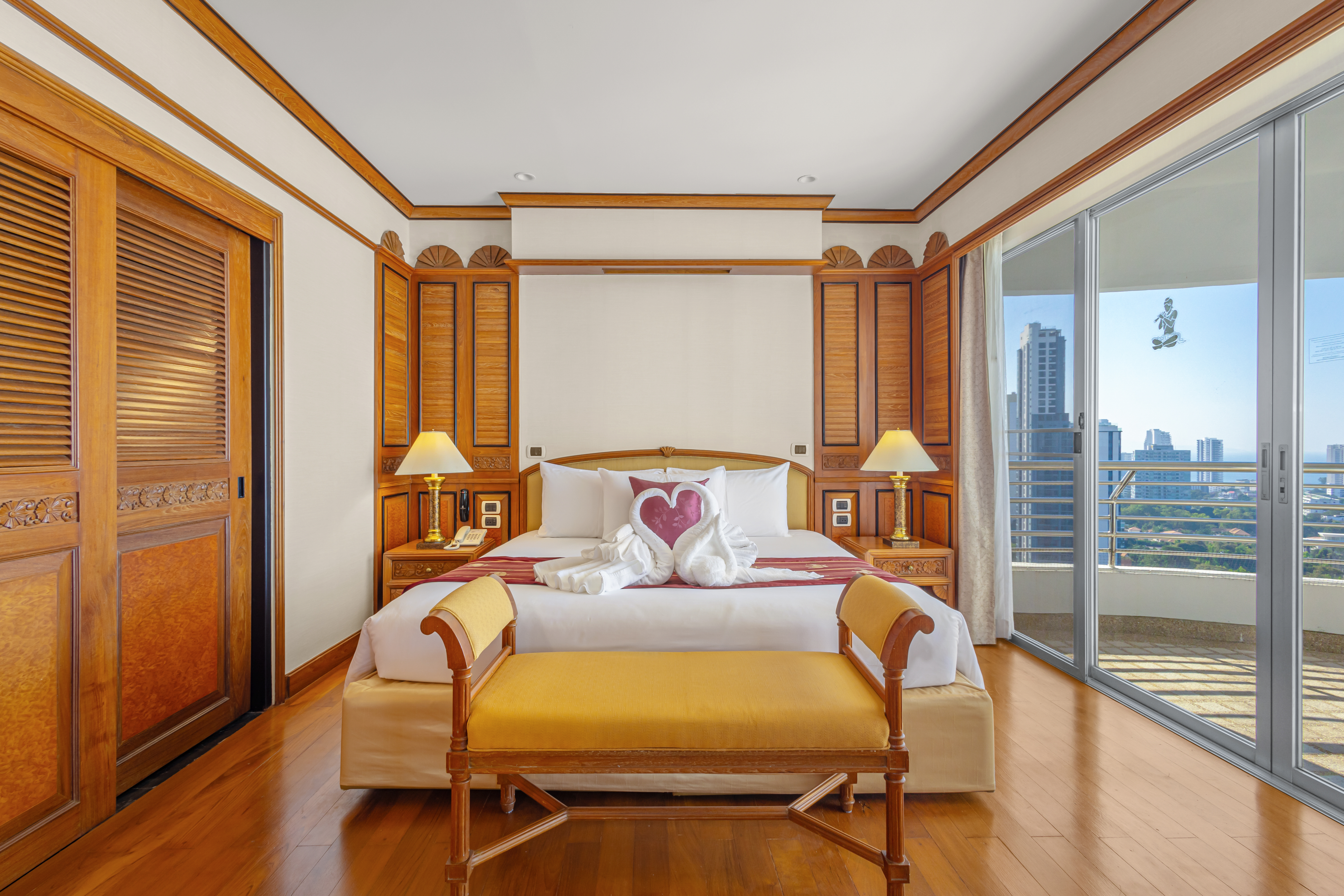 2 Bedrooms, Regency, Suite