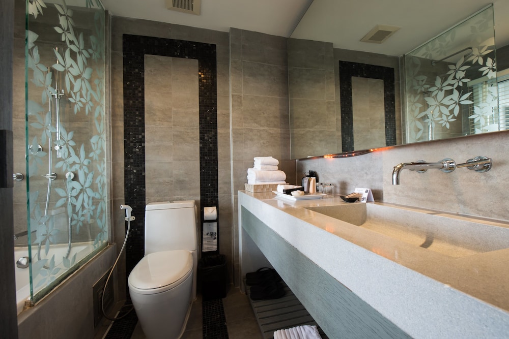 غرفة بإطلالة جزئية على البحر مع أريكة، CHER RESORT 4/5
