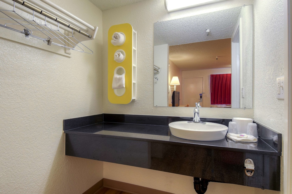 Motel6 Santa Ana, CA 42/53