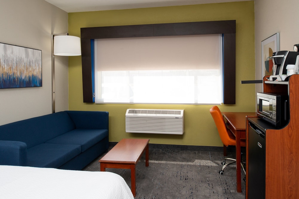 Holiday Inn Express Hotel And Suites Farmington Bloomfield 63/69