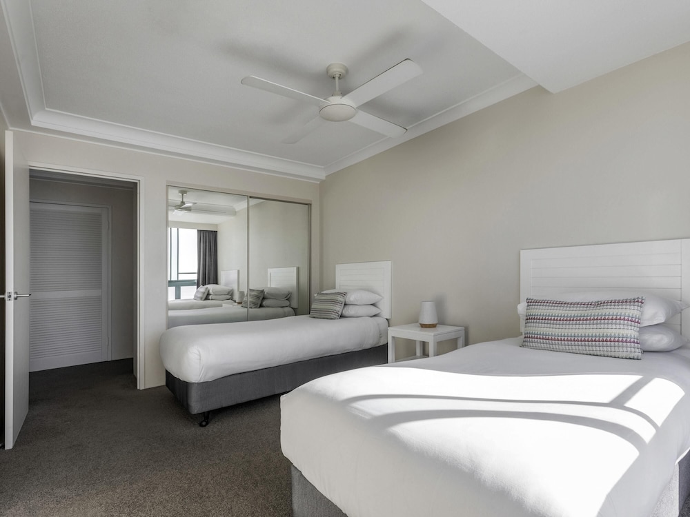 3 BEDROOMS