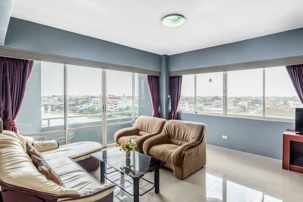 Ayothaya Riverside Hotel 30/51