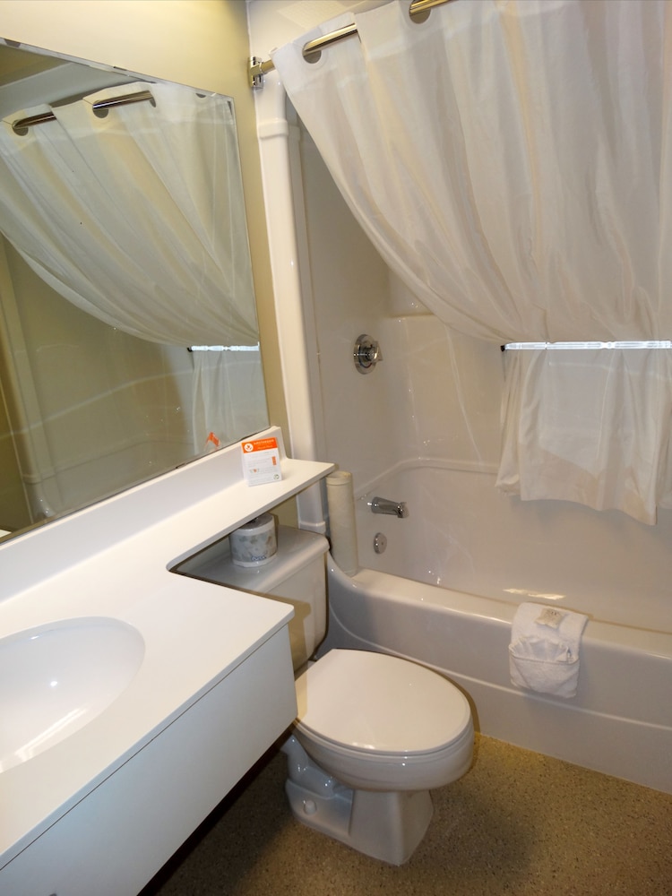 Amsterdam Inn & Suites Moncton 58/63