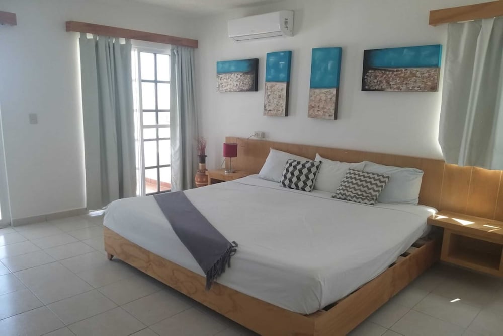 DELUXE, KING BED, OCEAN VIEW