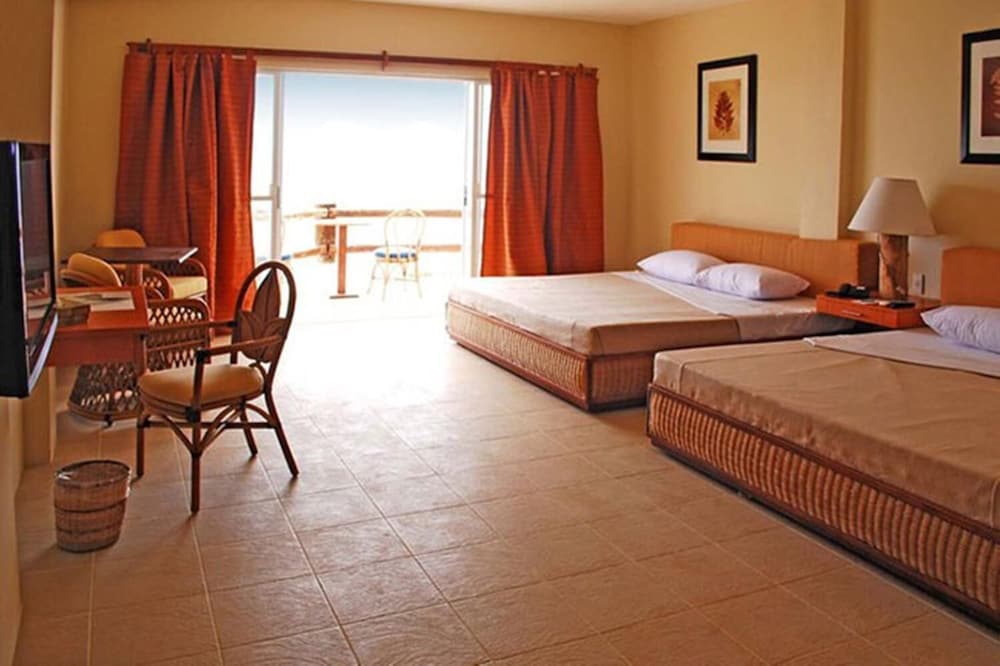 Almont Beach Resort 14/35
