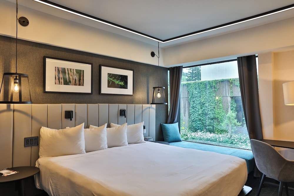 SUPERIOR, KING BED