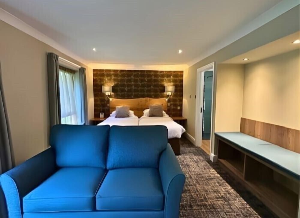 EX. BEST WESTERN WATERLOO HTL LDG 10/50