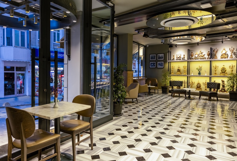 Marius Hotel 31/50