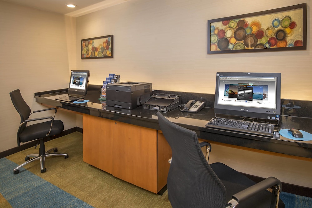 Fairfield Inn And Suites Frederick 41/50