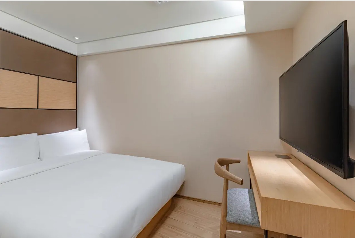 Room, Double Bed, No Window