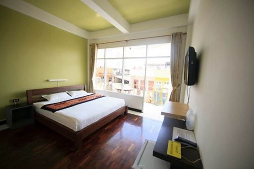 iHouse hotel 8/36