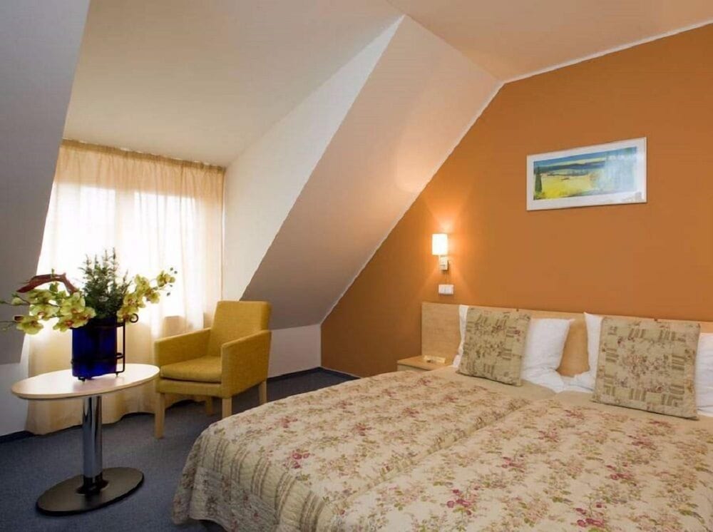 Hotel Chvalska Tvrz 16/68