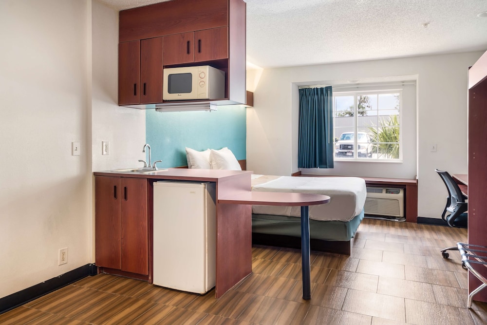 Golden Isles Inn & Suites Brunswick South 32/38