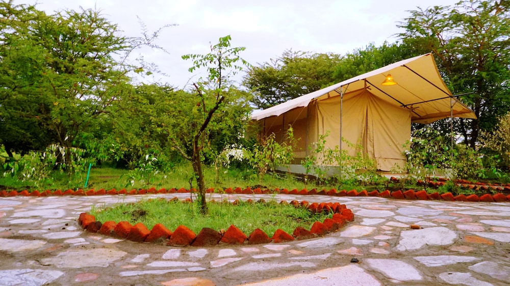 PrideInn Mara Camp 20/50