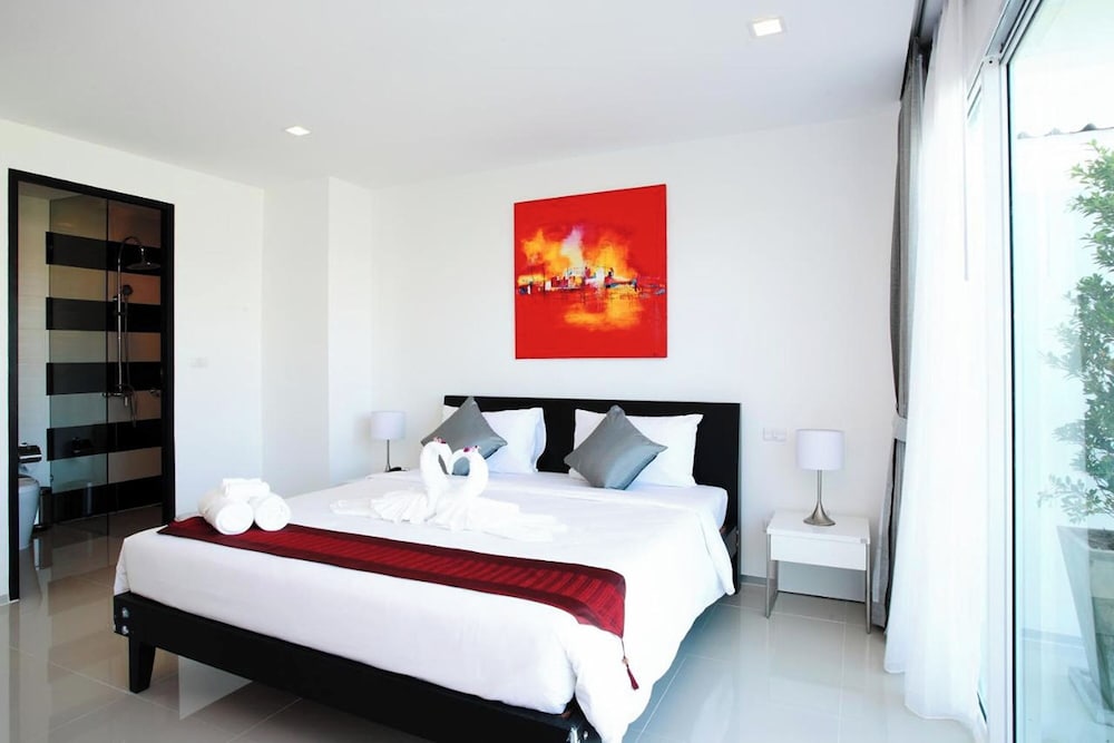 One World One Home Naiharn Hotel by ZUZU 17/50