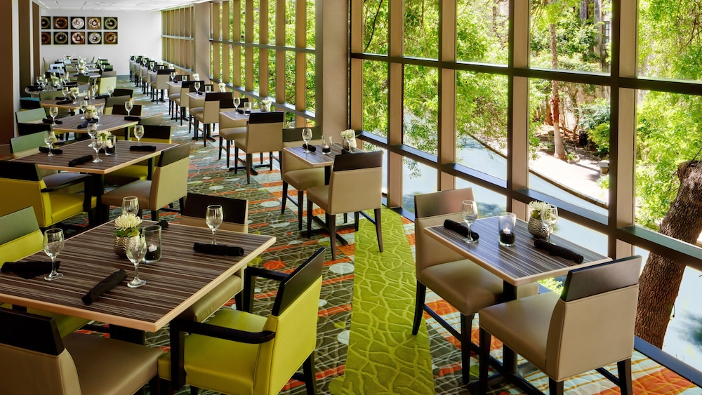 Holiday Inn San Antonio-Riverwalk 52/65