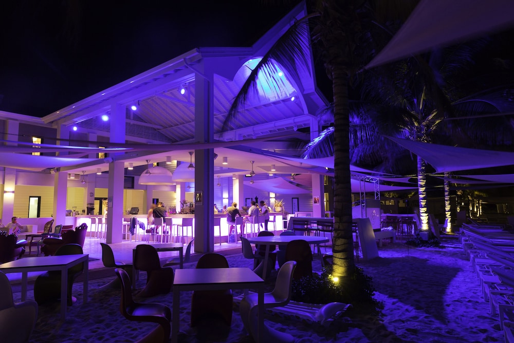 Papagayo Beach Hotel 11/76