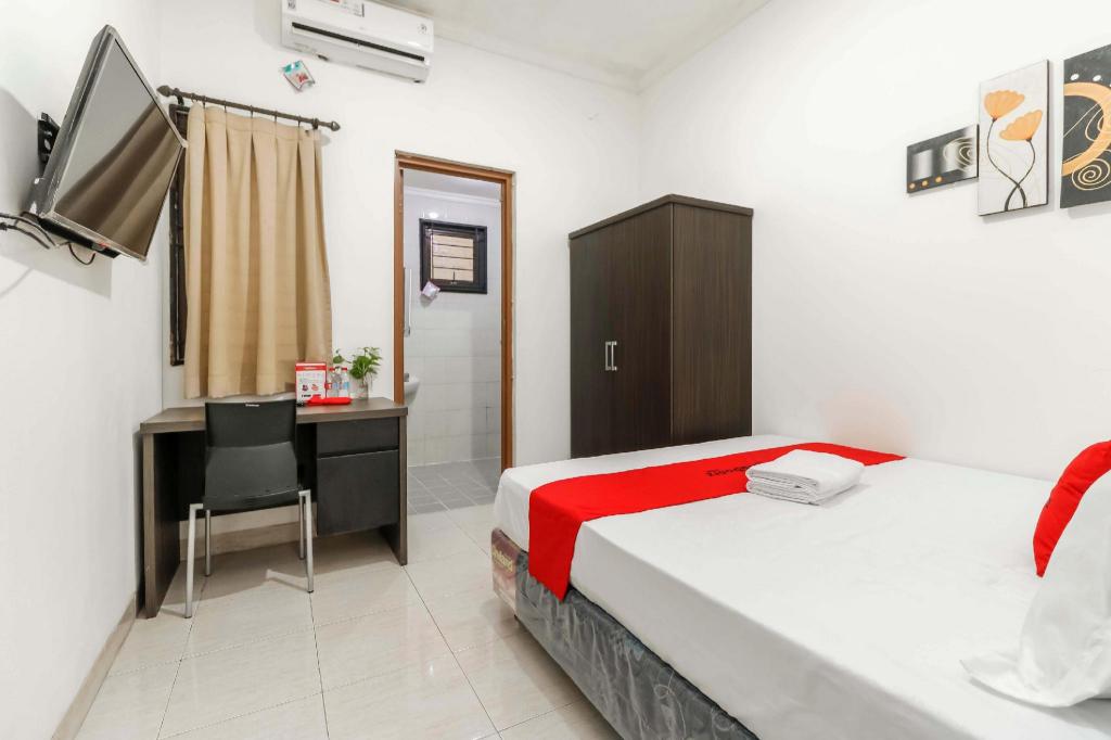 Reddoorz Near Trisakti University 5/19