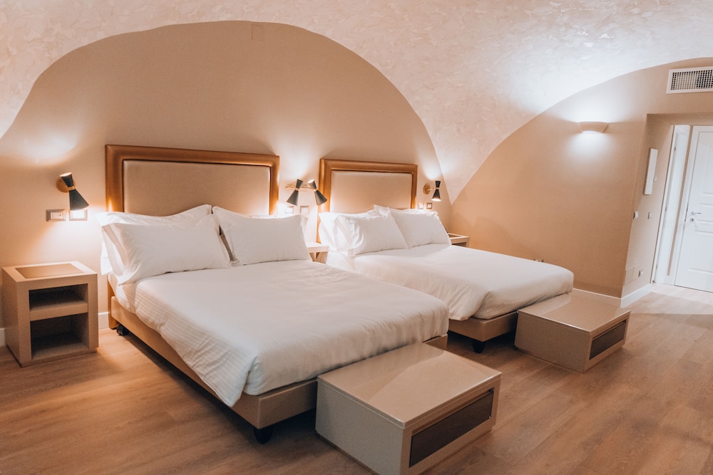 Caruso Place Boutique Wellness Suites 14/70